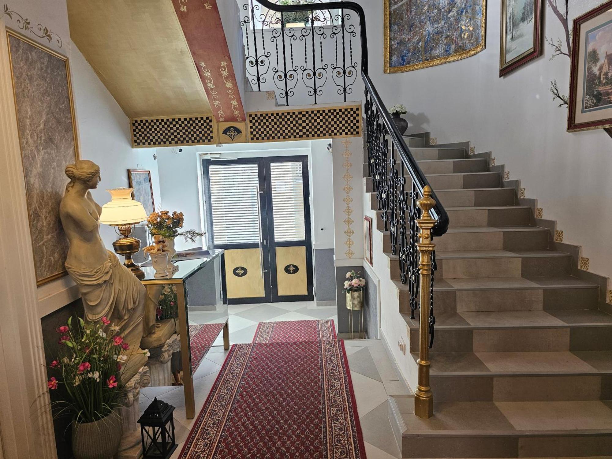 Vansvel Royal Boutique Apartment 2 Belgrado Exterior foto